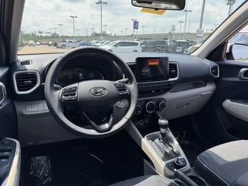 New 2025 Hyundai Venue Limited image 27