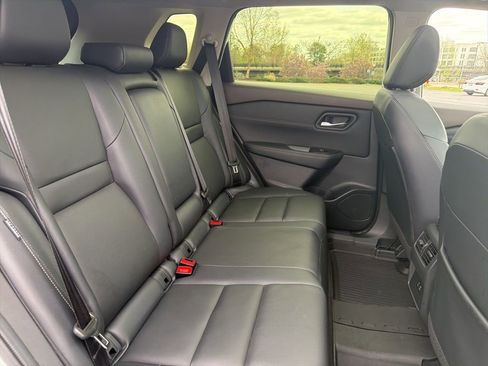 Used 2023 Nissan Rogue SL image 14