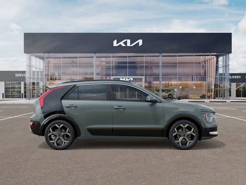 New 2025 Kia Niro SX Touring image 7