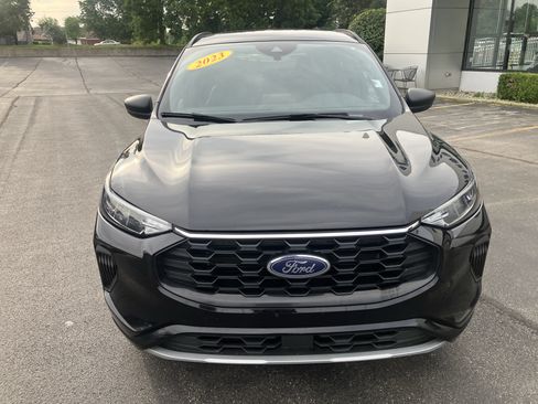 Certified 2023 Ford Escape ST-Line AWD/4WD image 2