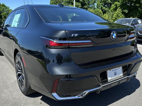 Used 2025 BMW i7 eDrive50 w/ M Sport Package RWD image 8