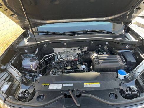 Used 2025 Volkswagen Atlas Cross Sport SE image 35