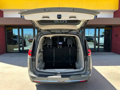 Used 2022 Chrysler Pacifica Touring-L FWD image 28