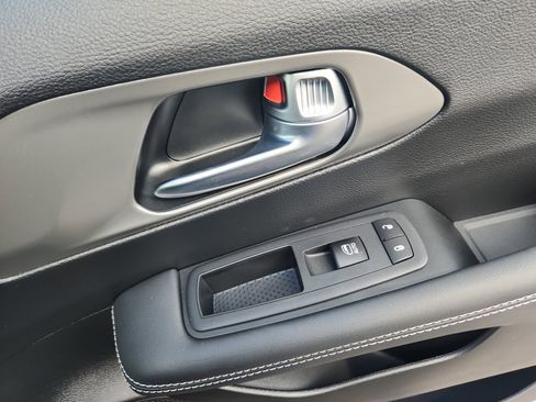 New 2025 Chrysler Pacifica Select image 17