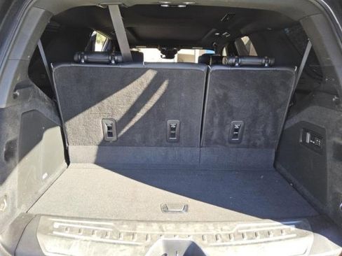 Used 2021 Cadillac Escalade Premium Luxury image 10