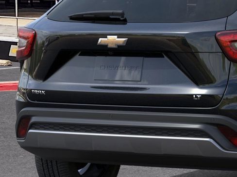 New 2026 Chevrolet Trax LT w/ Sunroof Package image 14
