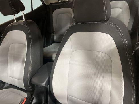 Used 2023 Hyundai Venue SEL image 14