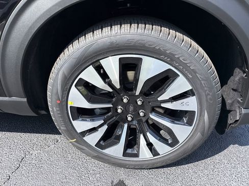 New 2026 Ford Explorer Platinum image 11