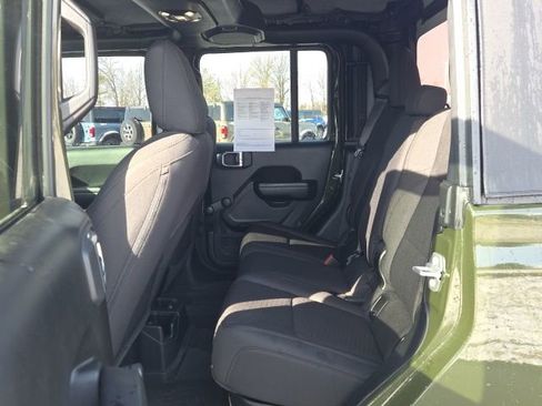 Used 2022 Jeep Gladiator Sport image 14