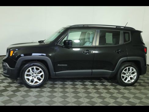 Used 2015 Jeep Renegade Latitude w/ Cold Weather Group FWD image 11