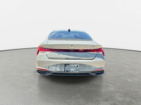 Used 2021 Hyundai Elantra SE FWD image 7