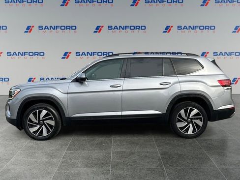 Used 2024 Volkswagen Atlas SE AWD/4WD image 2