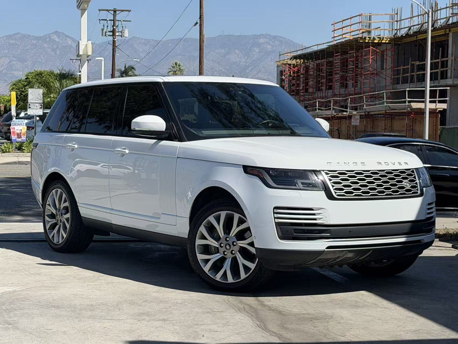 Used 2019 Land Rover Range Rover HSE AWD/4WD image 4