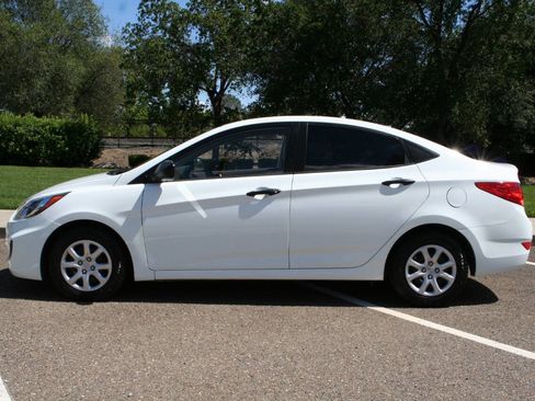 Used 2013 Hyundai Accent GLS image 7