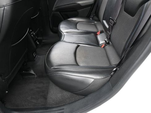 Used 2023 Jeep Compass Latitude AWD/4WD image 28