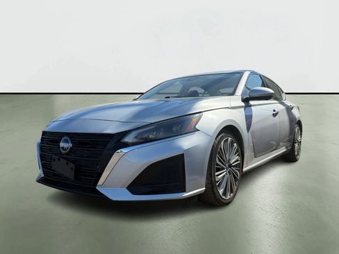 Used 2023 Nissan Altima 2.5 SL image 2