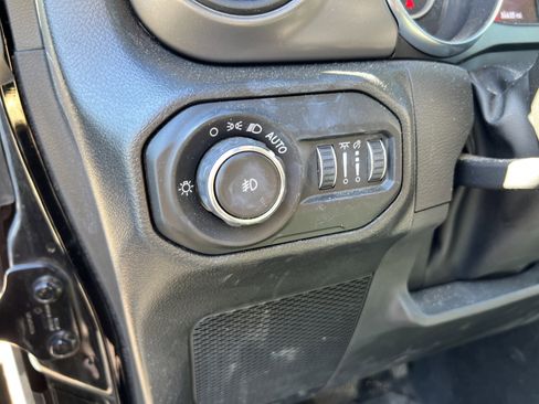 Used 2022 Jeep Wrangler Sport image 36