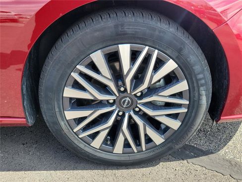 Used 2025 Nissan Altima 2.5 SV FWD image 6