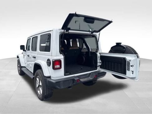 Used 2020 Jeep Wrangler Unlimited Sahara image 9