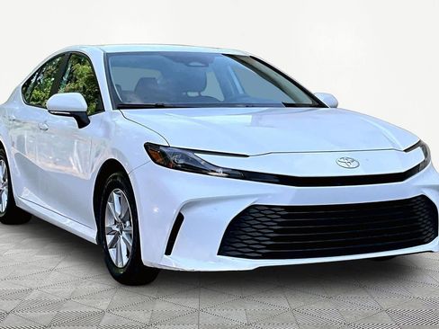 Used 2025 Toyota Camry LE w/ Convenience Package FWD image 3