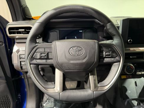 Certified 2025 Toyota Tacoma SR5 AWD/4WD image 20