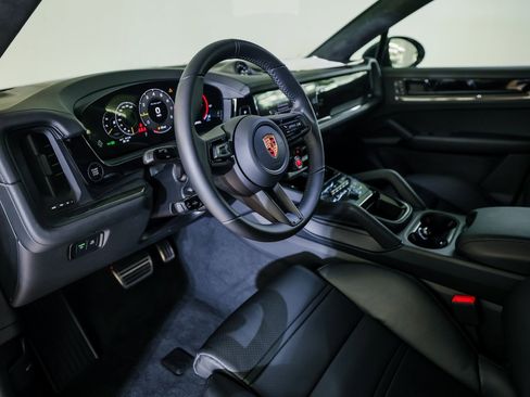 New 2026 Porsche Cayenne Turbo GT image 4