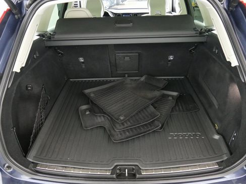 Used 2019 Volvo XC60 T6 Momentum w/ Premium Package image 29