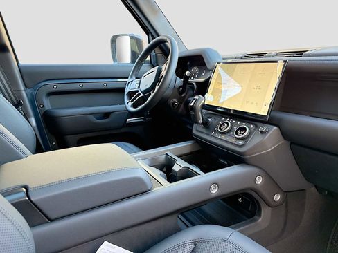 New 2026 Land Rover Defender 110 X-Dynamic SE AWD/4WD image 8