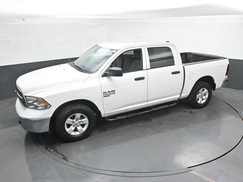 Used 2022 RAM 1500 Classic SLT AWD/4WD image 32