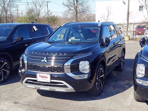 New 2022 Mitsubishi Outlander SEL image 3