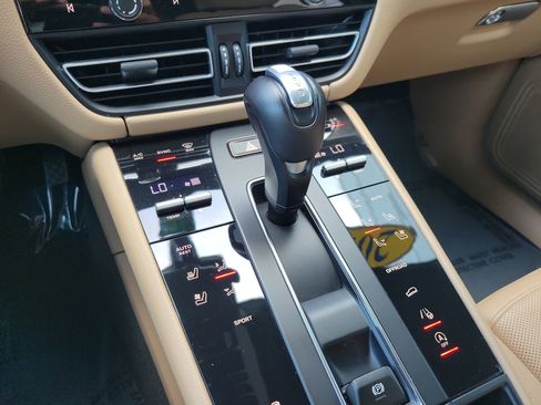 Used 2024 Porsche Macan image 27