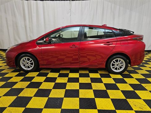 Used 2018 Toyota Prius Three image 6