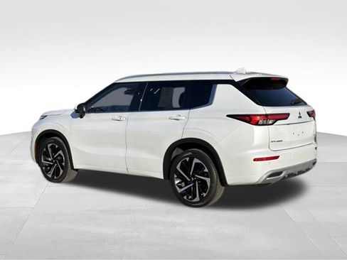 Used 2024 Mitsubishi Outlander SEL FWD image 3