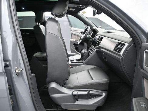 Used 2022 Volkswagen Atlas Cross Sport SE image 17