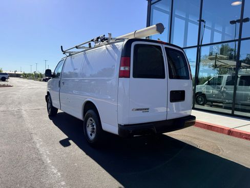 Used 2015 Chevrolet Express 2500 RWD image 4