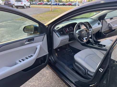 Used 2018 Hyundai Sonata SE FWD image 10