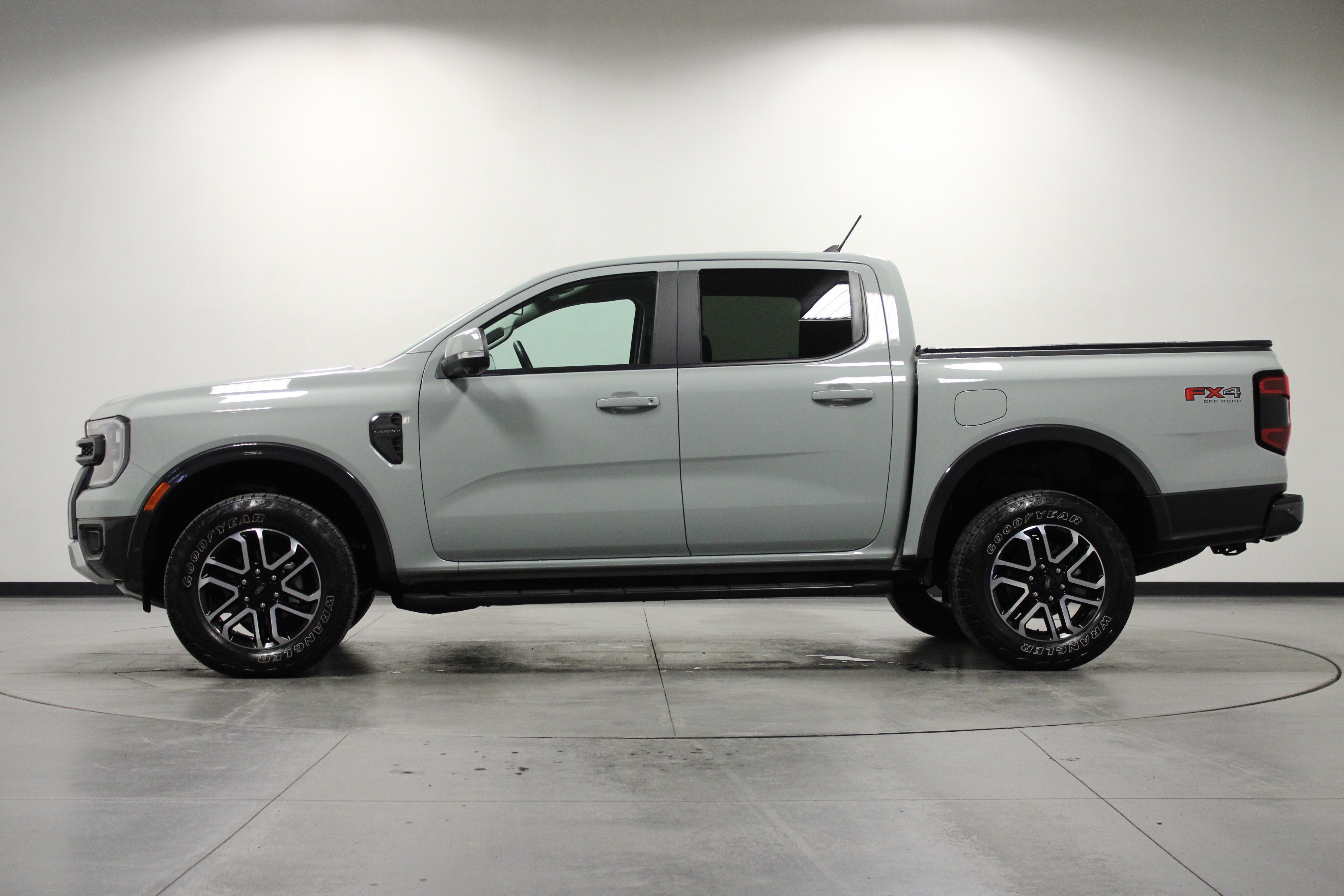 Used 2024 Ford Ranger Lariat w/ FX4 Off-Road Package AWD/4WD image 7