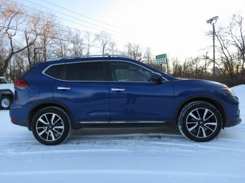 Used 2017 Nissan Rogue SL w/ SL Premium Package image 4