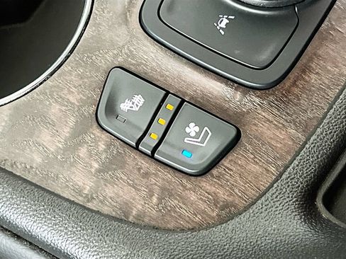 Used 2022 GMC Acadia Denali FWD image 21