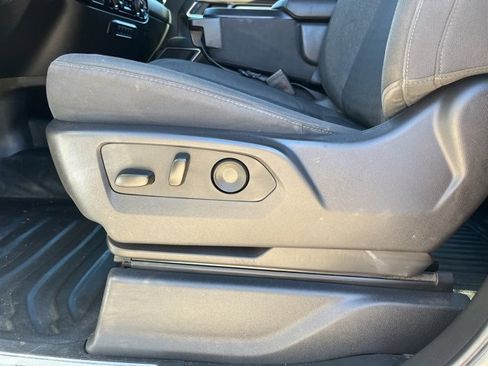 Used 2024 Chevrolet Silverado 2500 LT w/ Convenience Package image 16