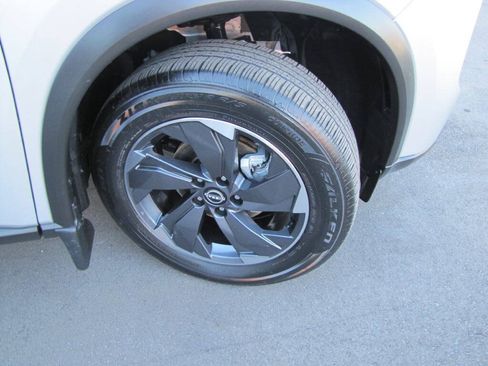 Used 2024 Nissan Rogue SV FWD image 27