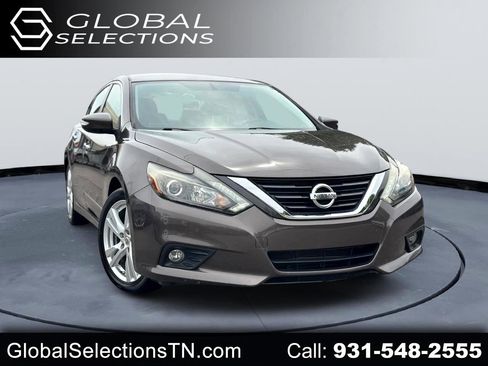 Used 2017 Nissan Altima 3.5 SL w/ 3.5SL Technology Package image 1