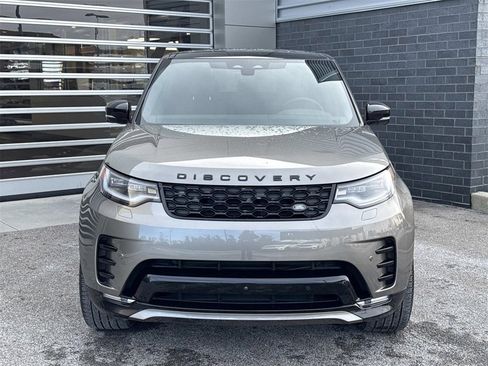 Certified 2025 Land Rover Discovery Dynamic SE image 2