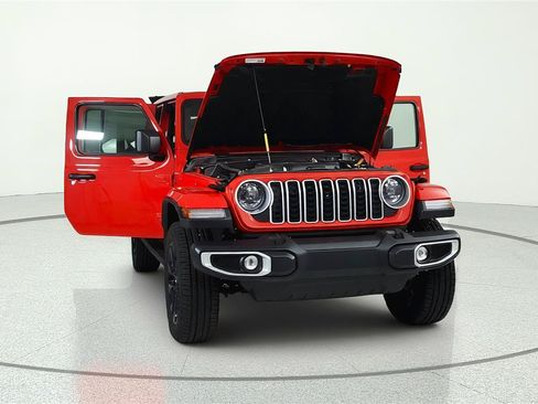 Used 2025 Jeep Wrangler Unlimited Sahara AWD/4WD image 5