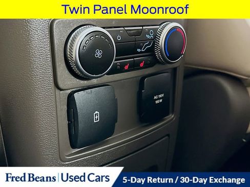 Used 2024 Ford Explorer Platinum w/ Technology Package AWD/4WD image 34