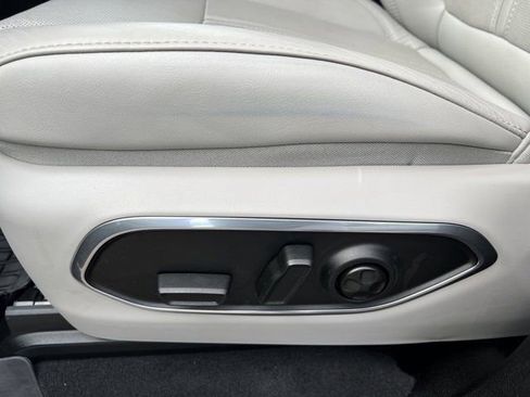 Used 2024 Jeep Wagoneer Series III w/ Premium Group I image 11