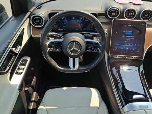 Used 2024 Mercedes-Benz GLC 300 4MATIC image 11