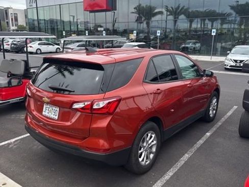 Used 2020 Chevrolet Equinox LS w/ LS Convenience Package FWD image 3