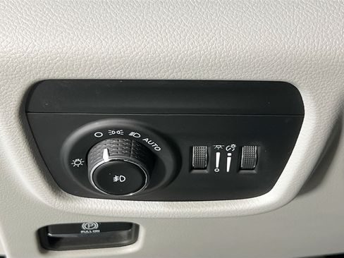 Used 2022 Jeep Grand Cherokee Overland AWD/4WD image 10