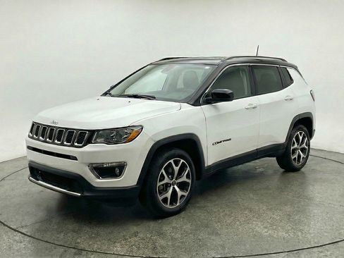 Used 2025 Jeep Compass Limited AWD/4WD image 3